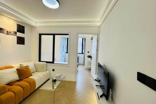 jiangsu rd elevator 1BR/living room@L2/11