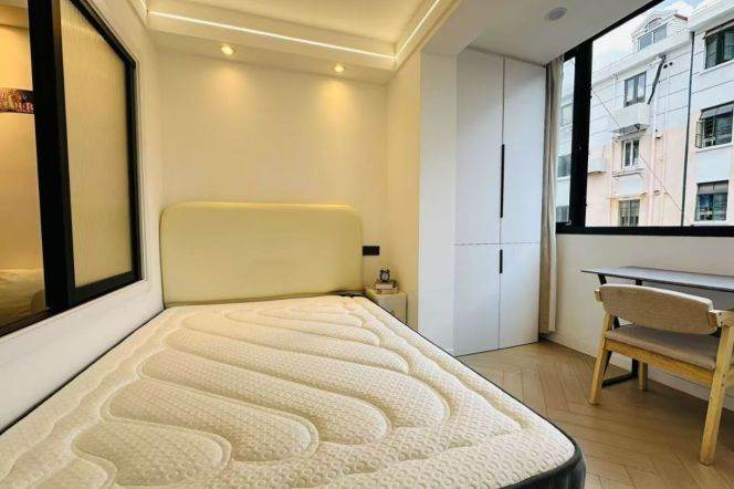 jiangsu rd elevator 1BR/living room@L2/11