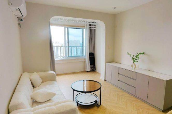 Bright 1 br with open view next NYU ,easy to L 8 LingZhaoXinCun St.