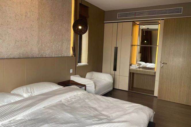 2BR with elevator near line 2/11 Jiang'su Rd and Colombia Garden