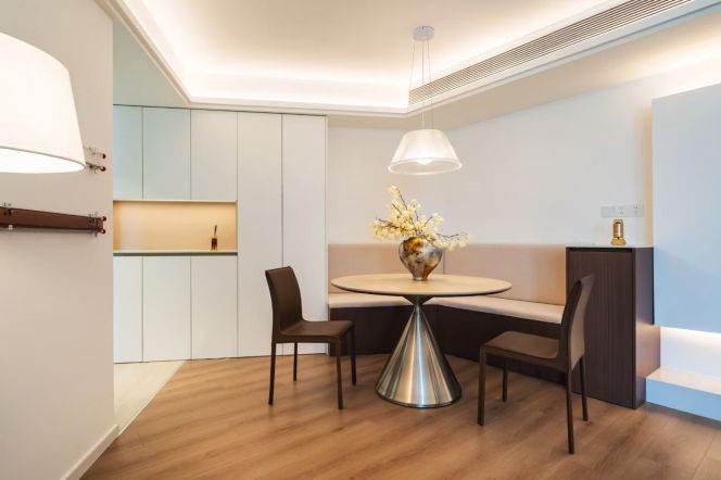  Well-Laid 3-Bedroom & at Shenyin Tower, Jing'an Inner Ring Perfect for Family & Study 