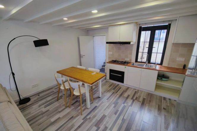 3bedrooms+spacious living room+ 2bathroom lane apt @line 1,10,12  iapm