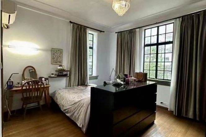 Beautiful historic building 1BR Nanjing(w) Rd 15.5k