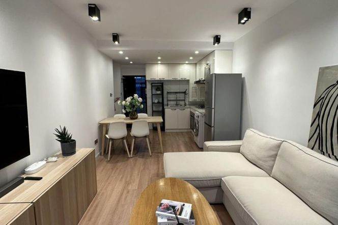 Big terrace 1 br with floor heating in ChangNing ,easy to L 2/11 JiangSu Rd St.