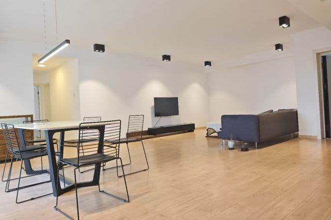 High rise high-end spacious 3br 2bath apt has big balcony @ Jing'an