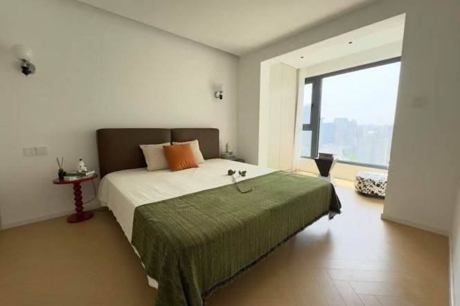 High-rise 2br Flat in Top of City
