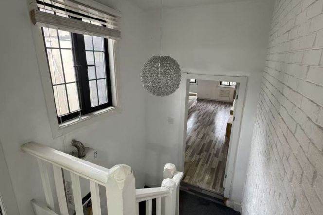 3bedrooms+spacious living room+ 2bathroom lane apt @line 1,10,12  iapm