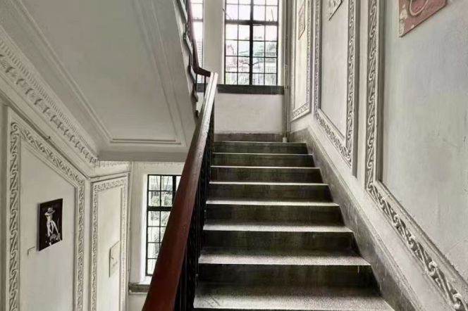 Beautiful historic building 1BR Nanjing(w) Rd 15.5k