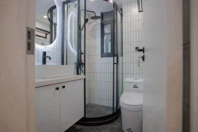 Cozy  1 br with yard in ChangNing ,easy to L2 /11 JiangSu rd st.