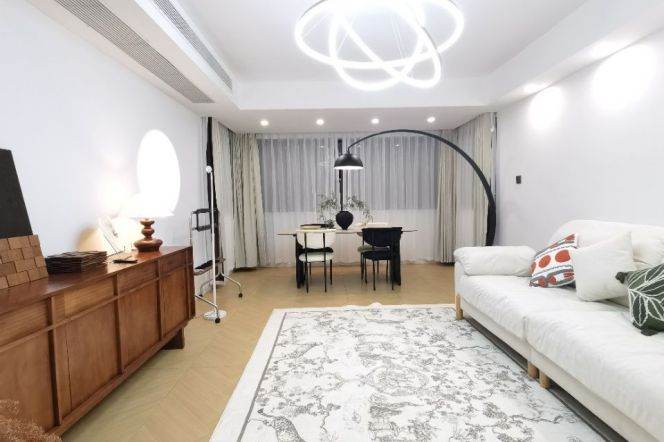 High rise modern bright spacious 2br flat @  line 2,15 Changning