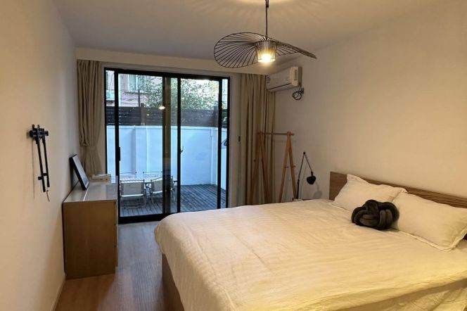 Big terrace 1 br with floor heating in ChangNing ,easy to L 2/11 JiangSu Rd St.