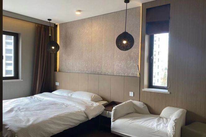 2BR with elevator near line 2/11 Jiang'su Rd and Colombia Garden
