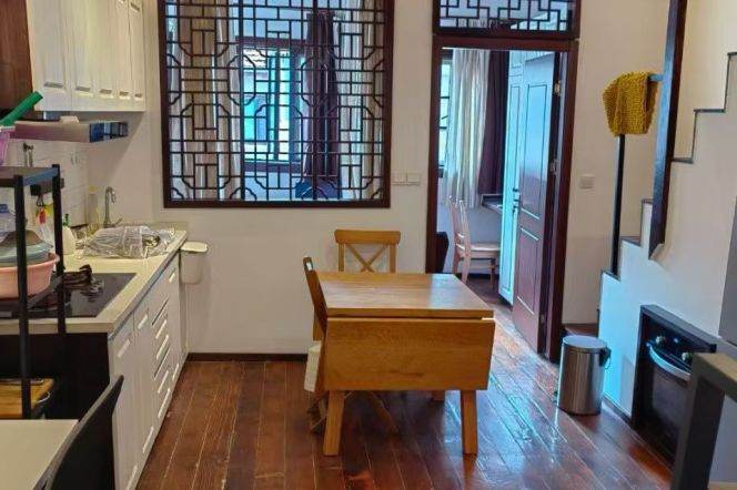 Cozy 2Brs/1Lr/1Bt apt nr Xintiandi,M10/13