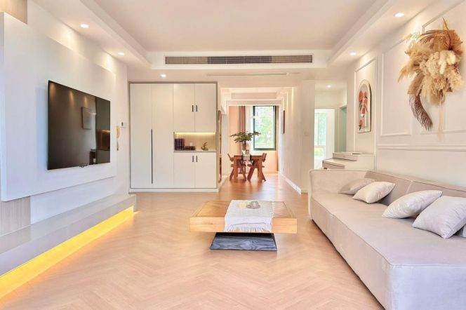 Modern 2 br in HuangPu, easy to XinTianDi & DaPuQiao.  L  9/13 MaDang Rd st.