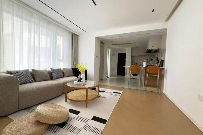 High-rise 2br Flat in Top of City