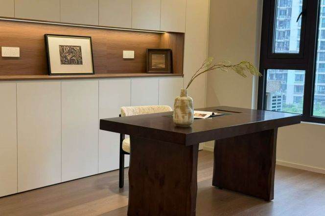 2+1BR 2BA Residence w/Stunning Livr+Green Views in Brilliant City