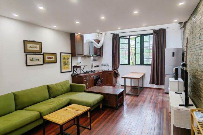 Good price 3 br+2 bath in Old XuHui. next IAPM ,easy to L1/10/12 South ShaanXi Rd St