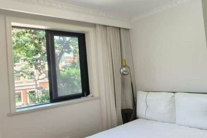 Jiangsu rd 2BR 2BATH with balcony