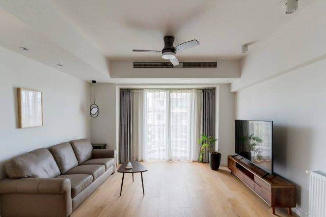 Bright 3BR 2BA Apt w/Open Balcony on S.Wulumuqi Rd