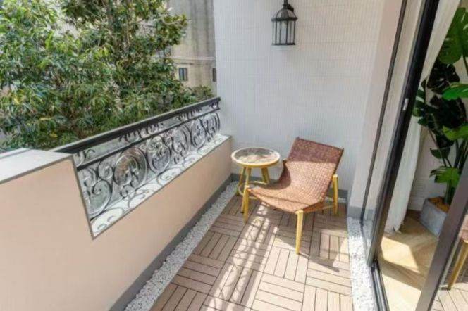 Jiangsu rd 2BR 2BATH with balcony