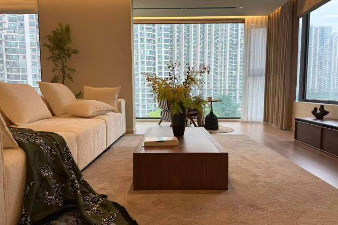 2+1BR 2BA Residence w/Stunning Livr+Green Views in Brilliant City