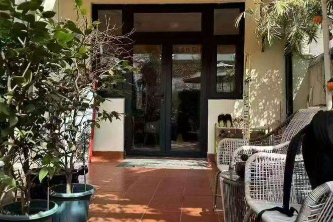 Changshu rd 1BR with garden