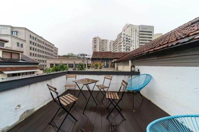 Gao'an/Kangping rd floor heat 1br apt with large terrace; L1