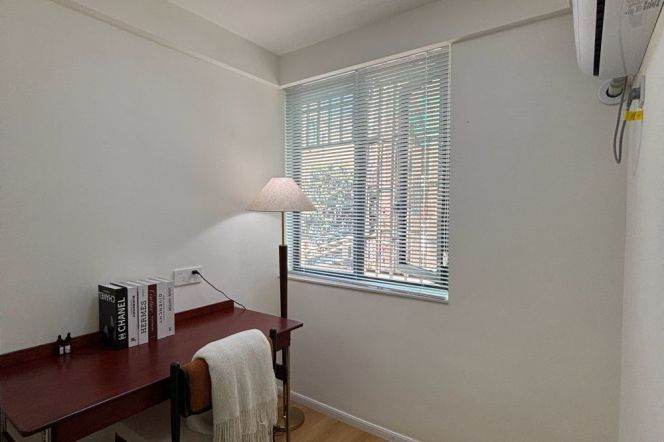 Only 9K+Spacious 1+1 Bdr 1Bath Apt+Large Kitchen+L2+3+4 Zhongshan Park+Large Storage