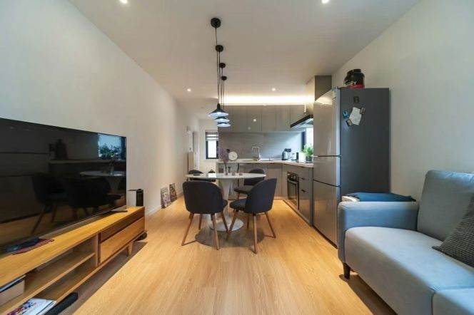 Gao'an/Kangping rd floor heat 1br apt with large terrace; L1