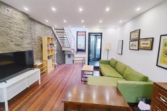 Good price 3 br+2 bath in Old XuHui. next IAPM ,easy to L1/10/12 South ShaanXi Rd St