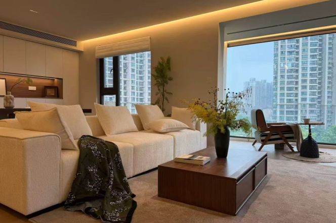 2+1BR 2BA Residence w/Stunning Livr+Green Views in Brilliant City