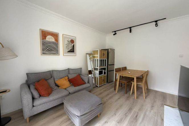 Nice balcony 1Br/1Lr/1Bt apt nr Changshu rd,M1/7