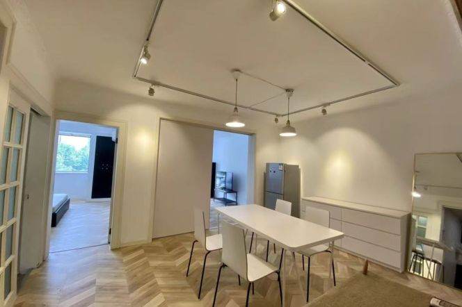 Sunny 1br/2lv/1bt Apt close to IAPM