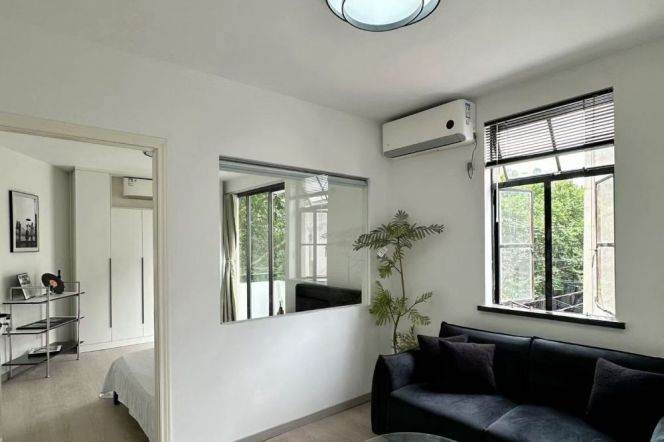 South Shanxi Rd Station 1Br with Open Balcony Line1/10/12
