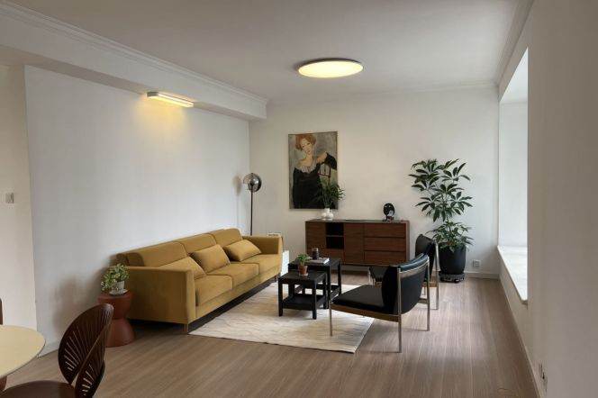 Decent 2br/2bt Flat in Palace Court