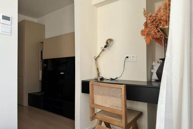 1 br near L2/L7/L14 jing'an temple station+elevator