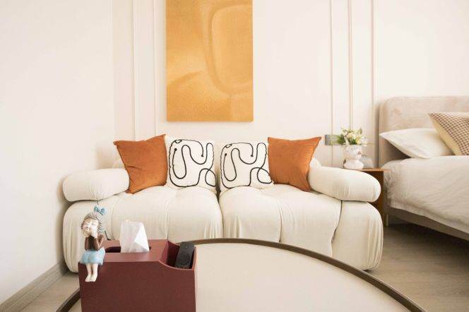 Tongji Garden- big studio-elevator- convenient location-line 7 changping road 