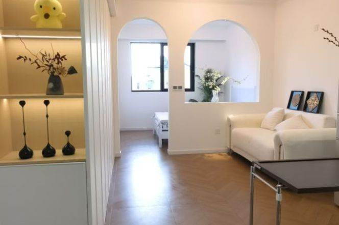 High-end modern big closet space central AC elevator @ line 1,4,11  Xuhui