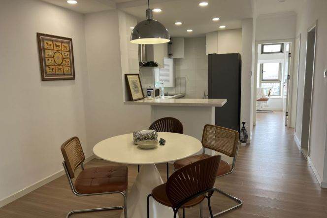 Decent 2br/2bt Flat in Palace Court