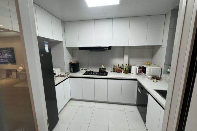 Female Only | En-suite Master Bedroom Sublet, Putuo District, Next to Jing’an