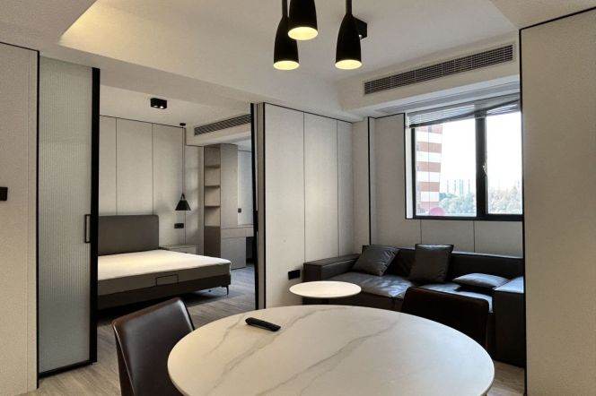 Spacious 1Br +Elevator  | 0step to Zhongshan Park Metro L2/3/4