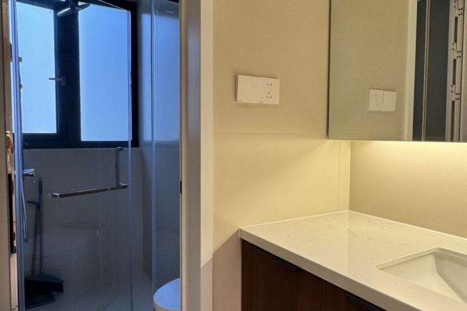 Suzhou Creek | Zhenping rd metro L3/4/7 | Modern 2BR +Green view+ Big windows 21.2K