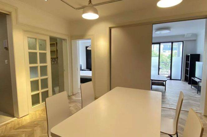 Sunny 1br/2lv/1bt Apt close to IAPM