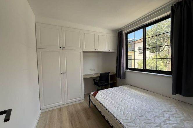 Nice balcony 1Br/1Lr/1Bt apt nr Changshu rd,M1/7