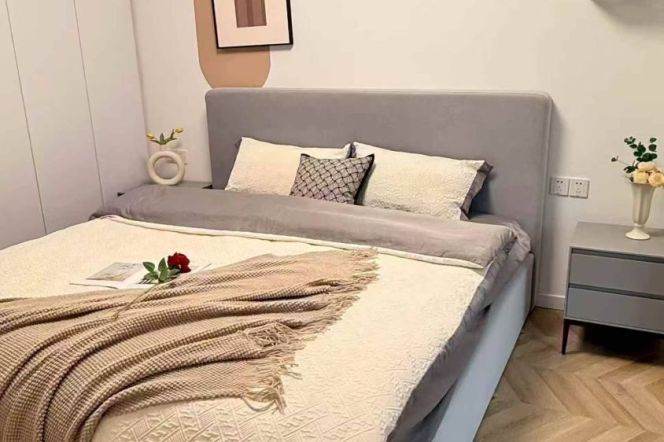 West Yan'an rd/Modern 2br 2baths/elevator/big living room,@L3/4