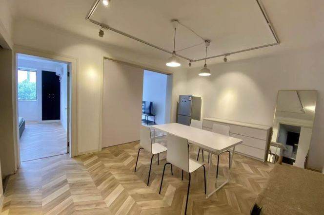 Sunny 1br/2lv/1bt Apt close to IAPM