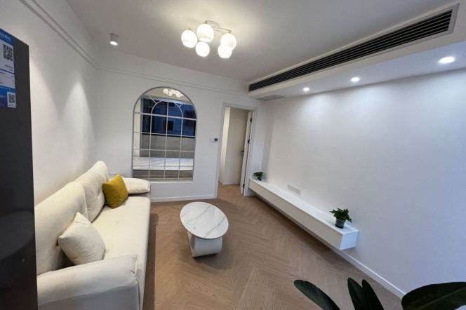 Jiangsu rd/cozy 1br 1lr/bright room/brand furniture/with central AC,@L11/13/2