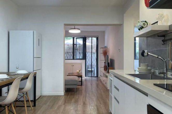 Bright&Spacious&Modern 2Brs 2Baths Apt+L2+11 Jiang Su Rd Metro+Good Layout+Large Terraces
