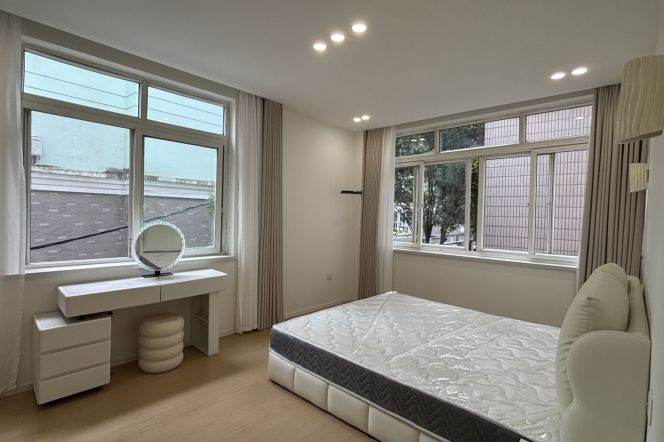 8.8K+ New&Spacious 1Bdr 1Bath Apt+Good View+W Nanjing Rd CBD+Large Storage+Modern