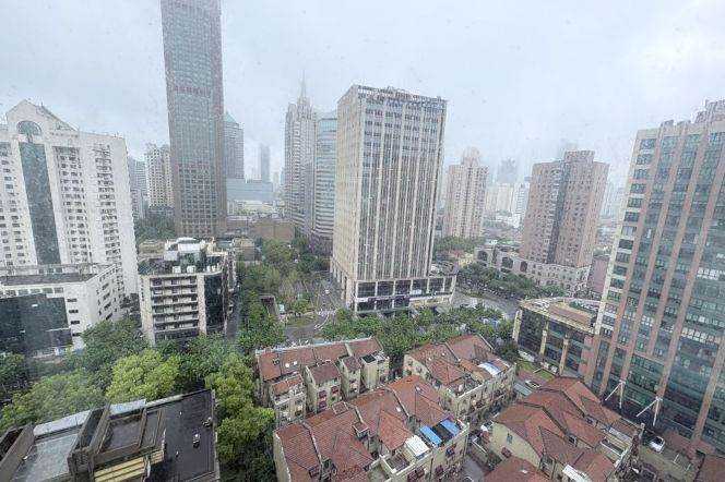 2Bdrs 1Bath 120sqm /Spacious&Fabulous /Large Closet/Line 2/12/13 West Nanjing Rd